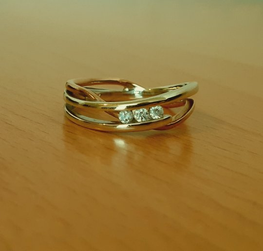 Gold 375 Ring bicolor 3 Steine ca. 4,16g