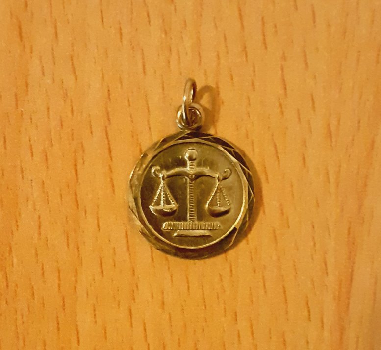 Gold 333 Anhänger Waage ca. 1,41g