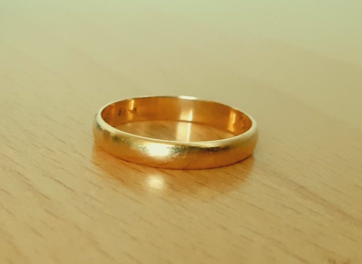 Gold 750 Ring glatt ca. 2,09g